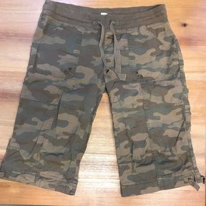 Old Navy Camo Cargo knee length Shorts Sz Sm